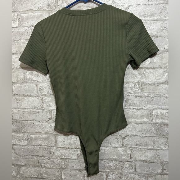 SO green ribbed contour short sleeve tee - Picture 6 of 9